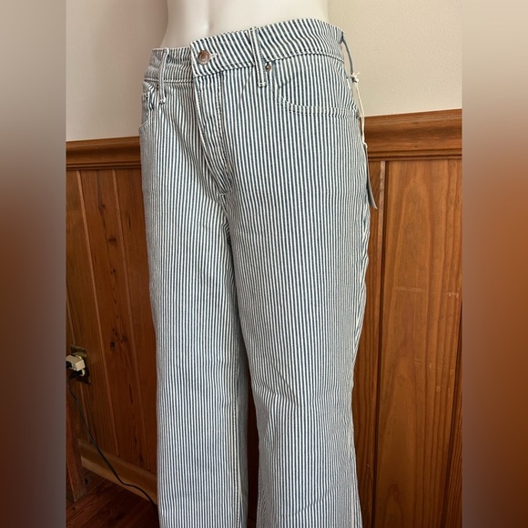 wide leg jeans, sz 8 denim, white with blue pin stripes, adorable, long, NEW - Picture 3 of 10